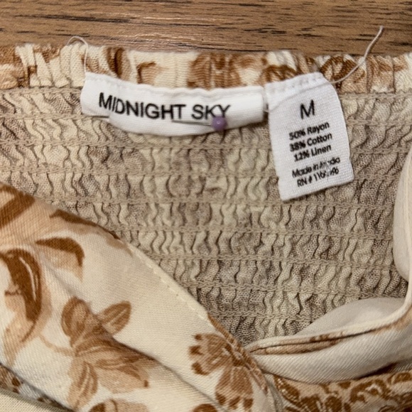 MIDNIGHT SKY Floral Puff Sleeve Crop Top - Cream and Brown - Picture 3 of 5